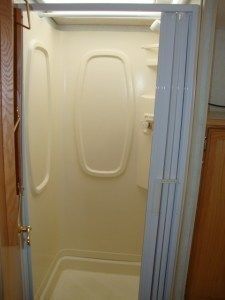 Photo 5 - 2006 Winnebago Class C Motorhome rental photo 7