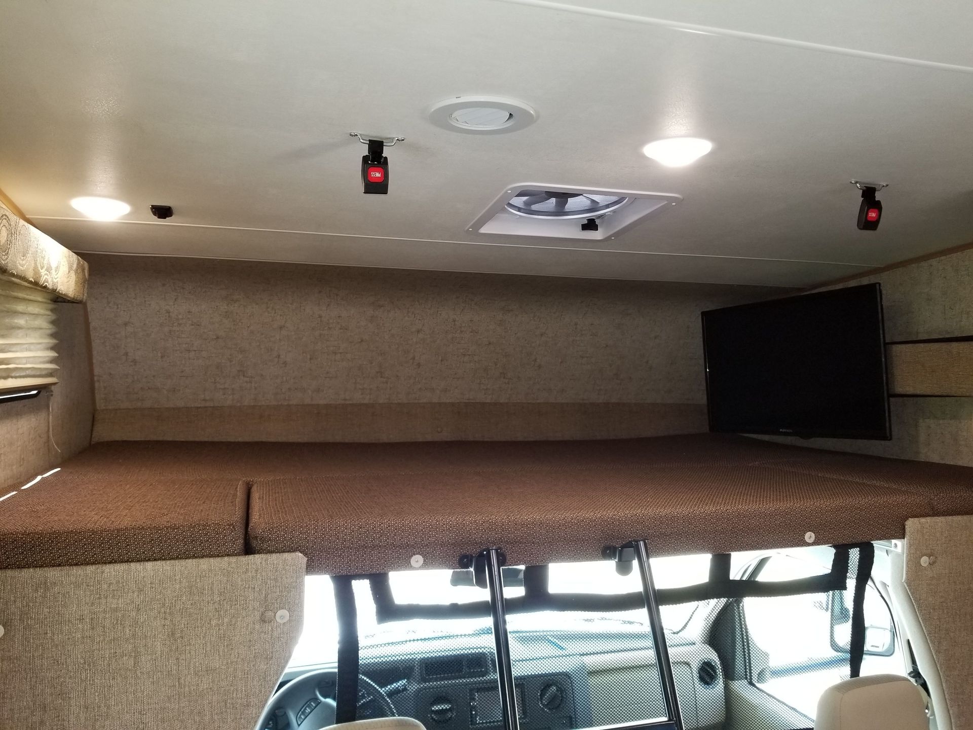 Photo 5 - 2018 Coachmen Class C Motorhome rental photo 7