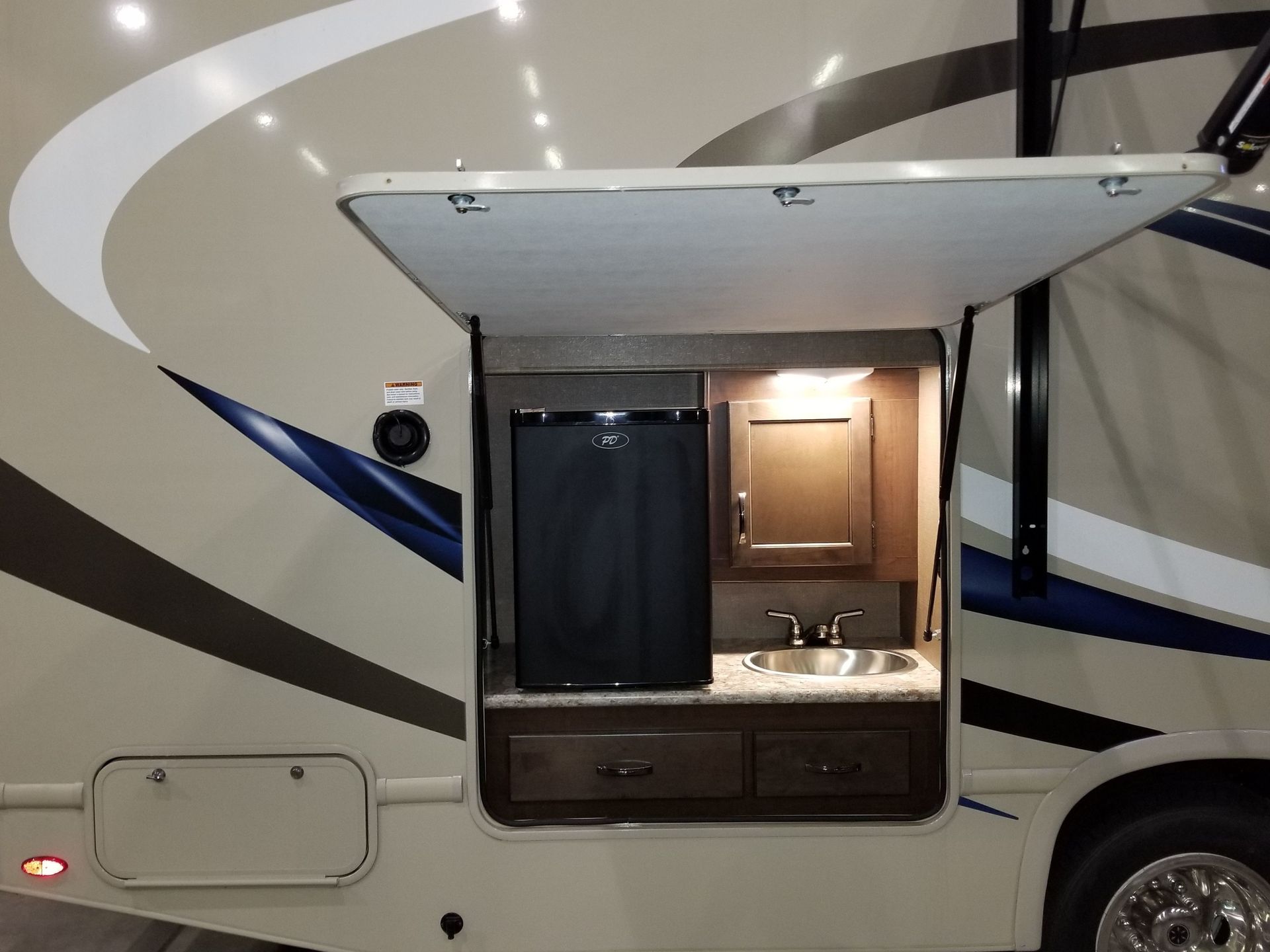 Photo 1 - 2018 Thor Class C Motorhome rental photo 3