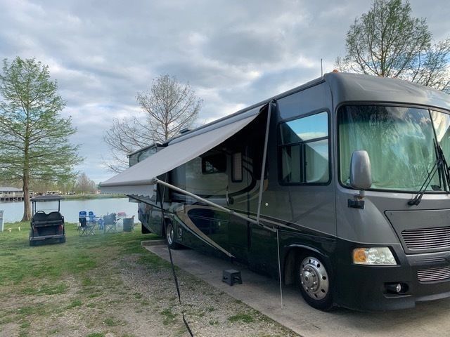 Photo 1 - 2006 Gulf Stream Class A Motorhome rental photo 3