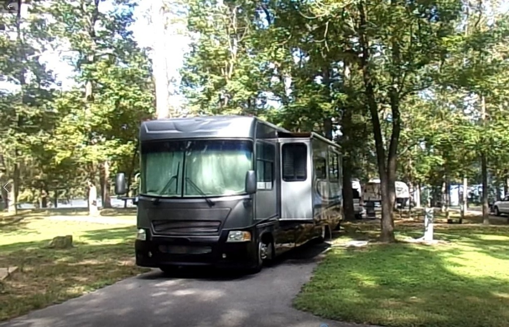 Photo 3 - 2006 Gulf Stream Class A Motorhome rental photo 5