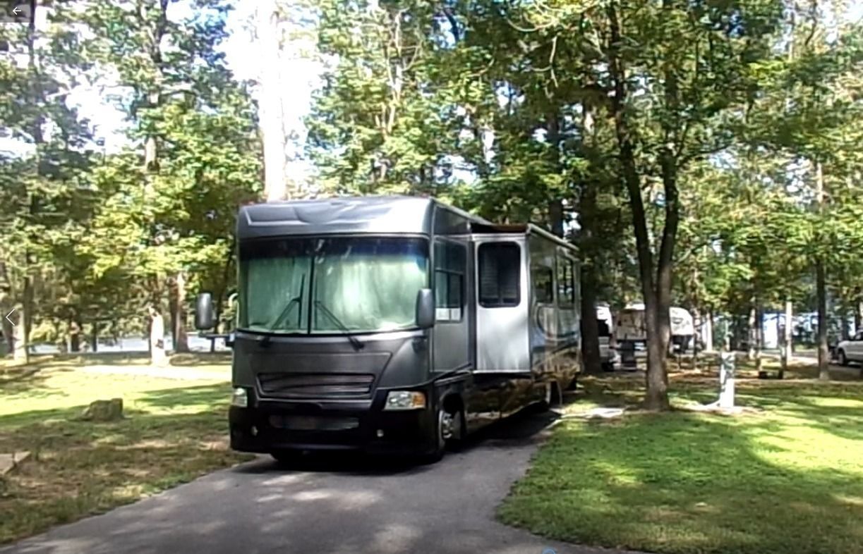 Photo 3 - 2006 Gulf Stream Class A Motorhome rental photo 5