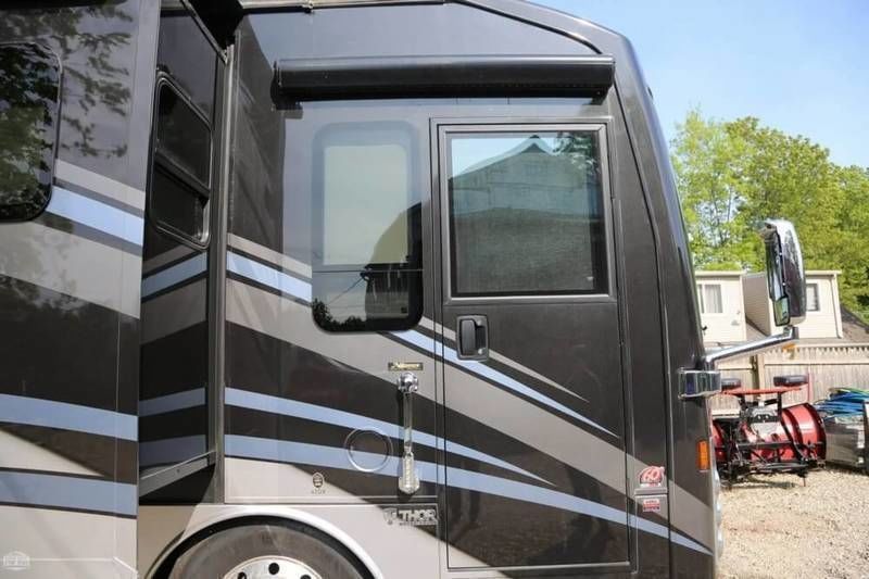 Photo 6 - 2017 Thor Motor Coach Class A Motorhome rental photo 8