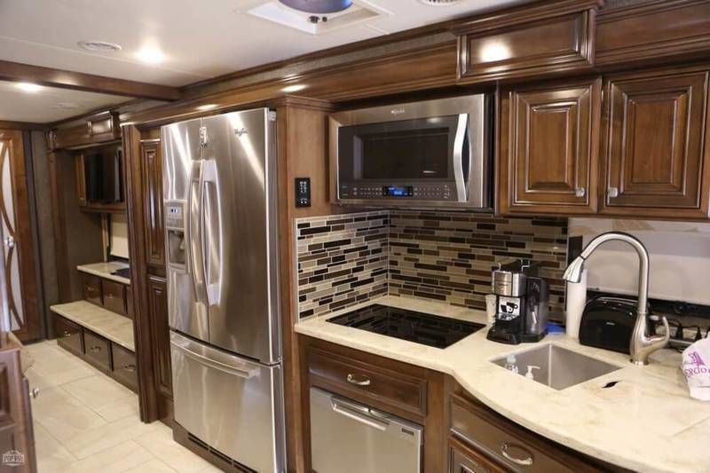 Photo 13 - 2017 Thor Motor Coach Class A Motorhome rental photo 15