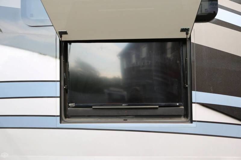 Photo 25 - 2017 Thor Motor Coach Class A Motorhome rental photo 27
