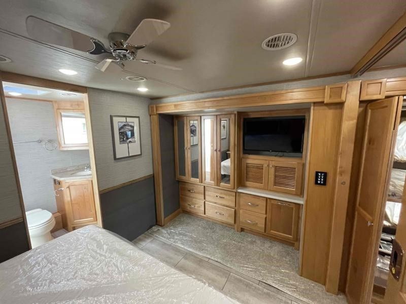 Photo 6 - 2022 Tiffin Class A Motorhome rental photo 8