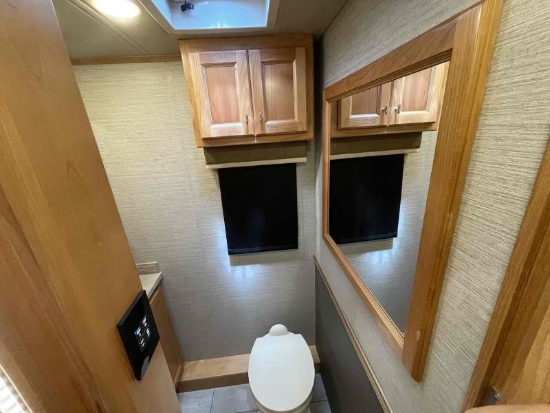 Photo 10 - 2022 Tiffin Class A Motorhome rental photo 12