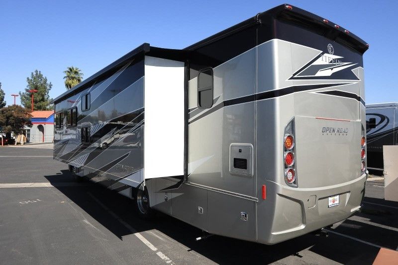 Photo 14 - 2022 Tiffin Class A Motorhome rental photo 16