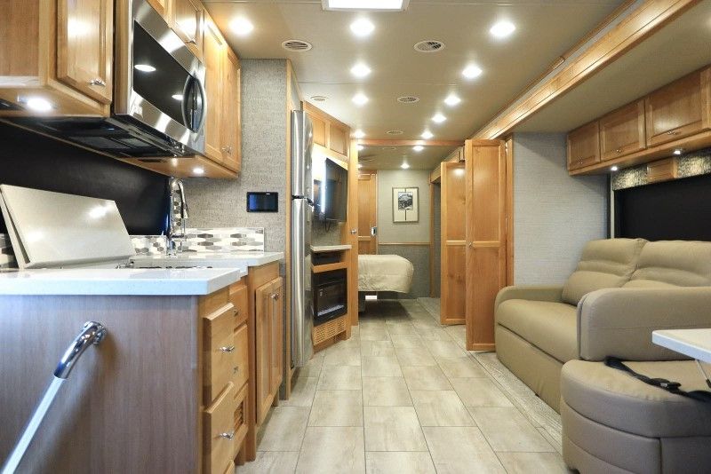 Photo 29 - 2022 Tiffin Class A Motorhome rental photo 31