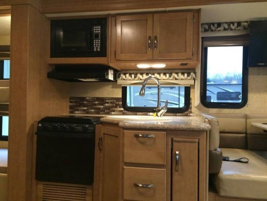 Photo 4 - 2015 Thor Class A Motorhome rental photo 6
