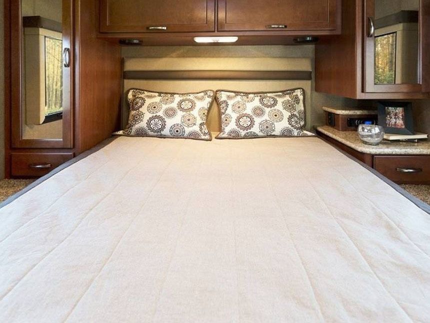 Photo 5 - 2015 Thor Class A Motorhome rental photo 7