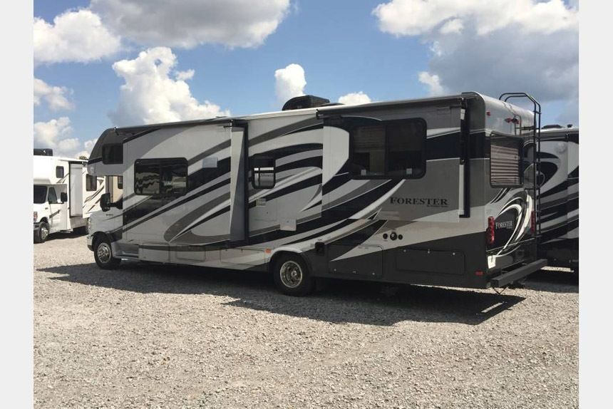 Photo 11 - 2018 Forest River Class C Motorhome rental photo 13