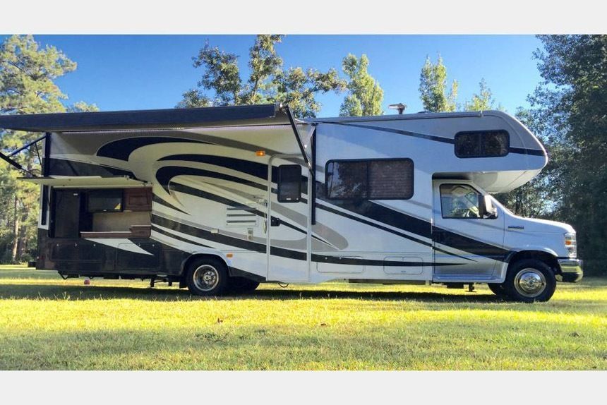 Photo 14 - 2018 Forest River Class C Motorhome rental photo 16