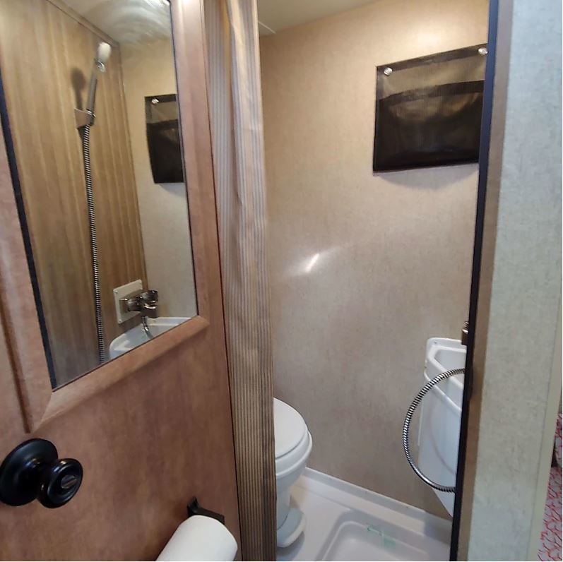 Photo 3 - 2018 Starcraft Travel Trailer rental photo 5