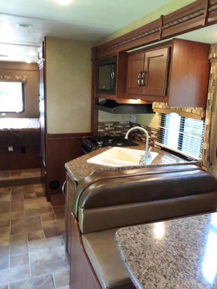Photo 11 - 2017 Thor Motor Coach Class C Motorhome rental photo 13