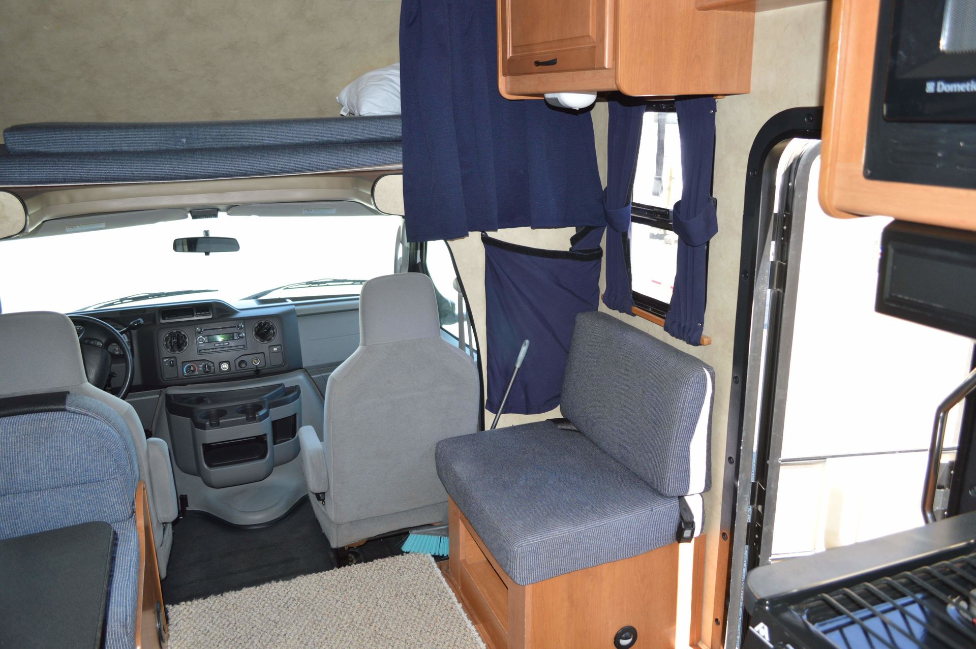 Photo 4 - 2011 Four Winds Class C Motorhome rental photo 6