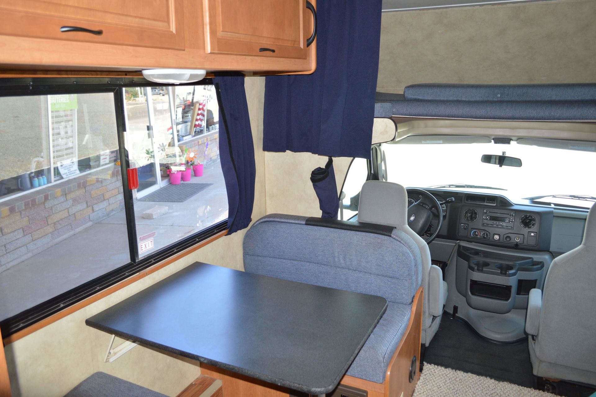 Photo 5 - 2011 Four Winds Class C Motorhome rental photo 7