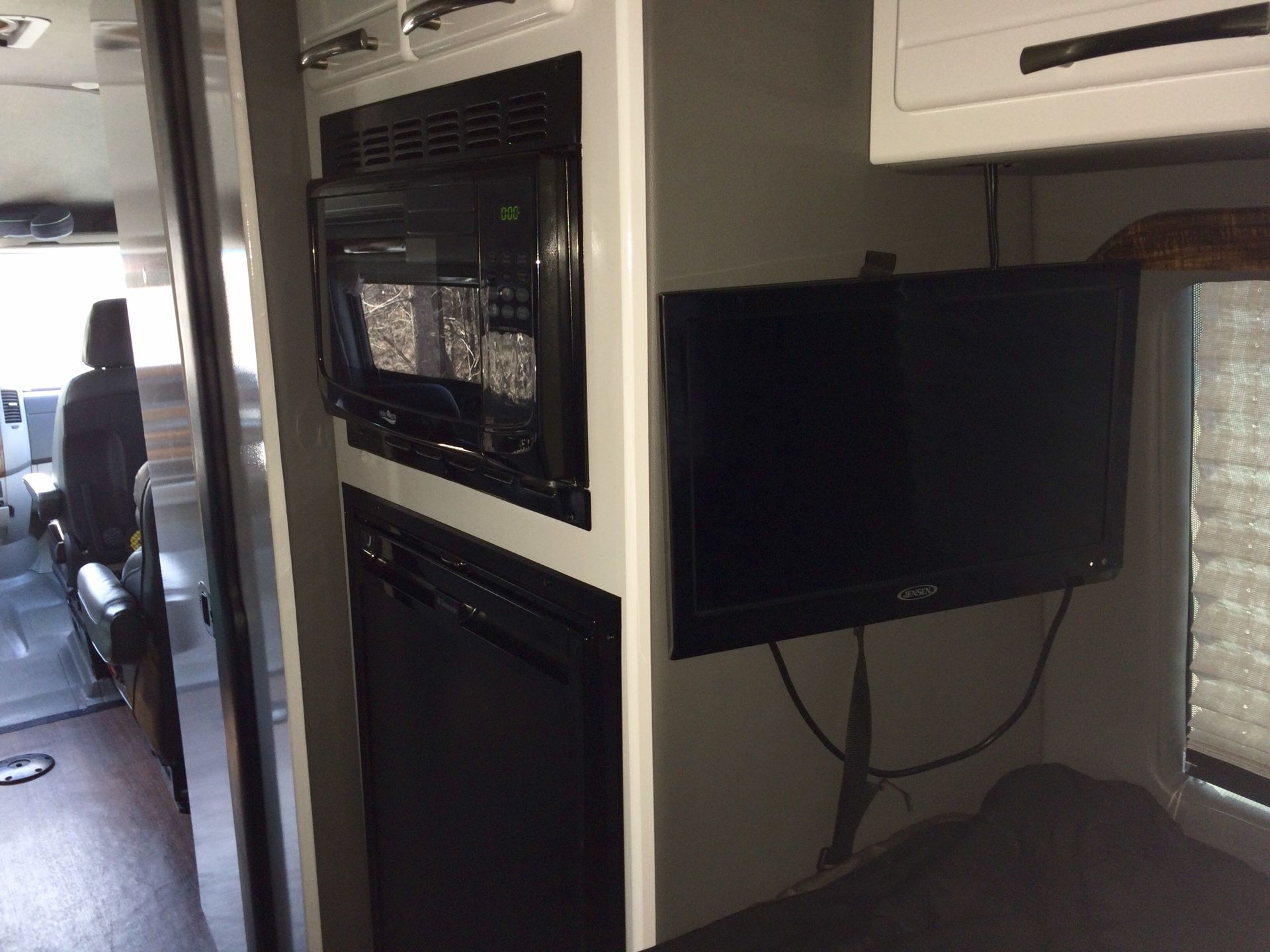Photo 13 - 2016 Mercedes-Benz Class B Motorhome rental photo 11