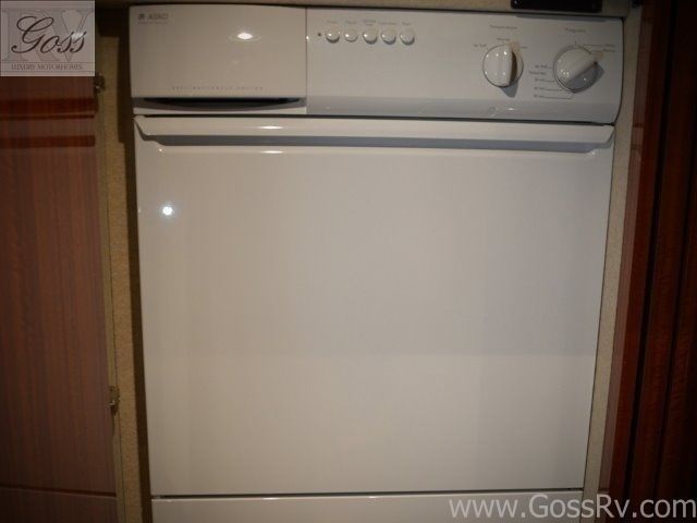Photo 2 - 2006 Prevost Class A Motorhome rental photo 4