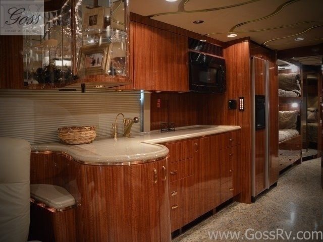 Photo 6 - 2006 Prevost Class A Motorhome rental photo 8