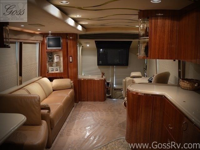 Photo 7 - 2006 Prevost Class A Motorhome rental photo 9