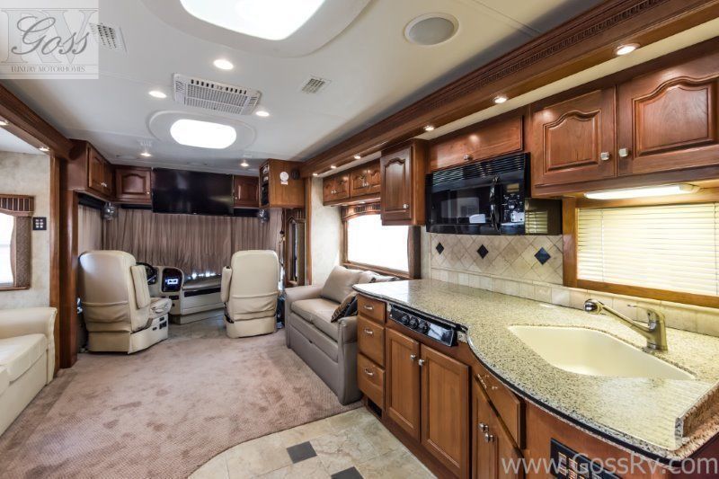 Photo 9 - 2007 Country Coach Class A Motorhome rental photo 11