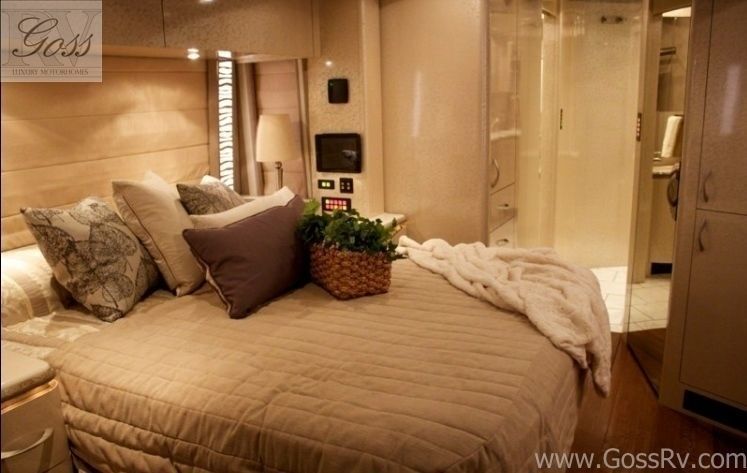 Photo 5 - 2007 Prevost Class A Motorhome rental photo 7