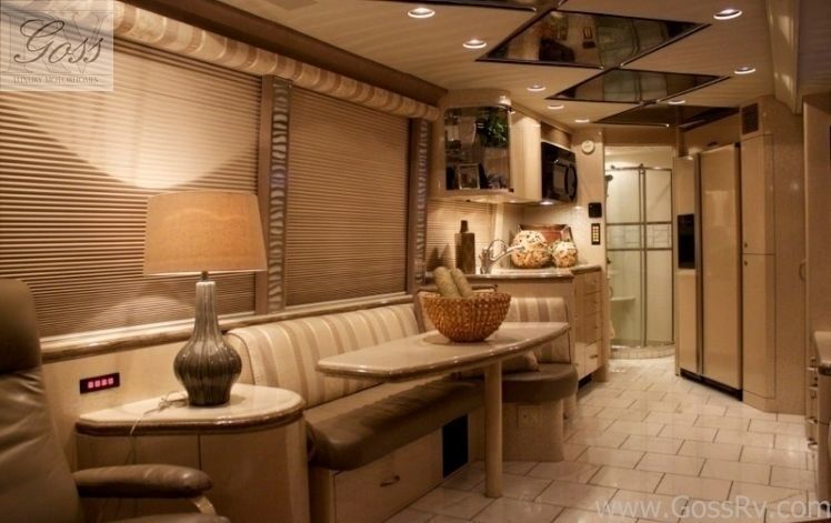 Photo 6 - 2007 Prevost Class A Motorhome rental photo 8