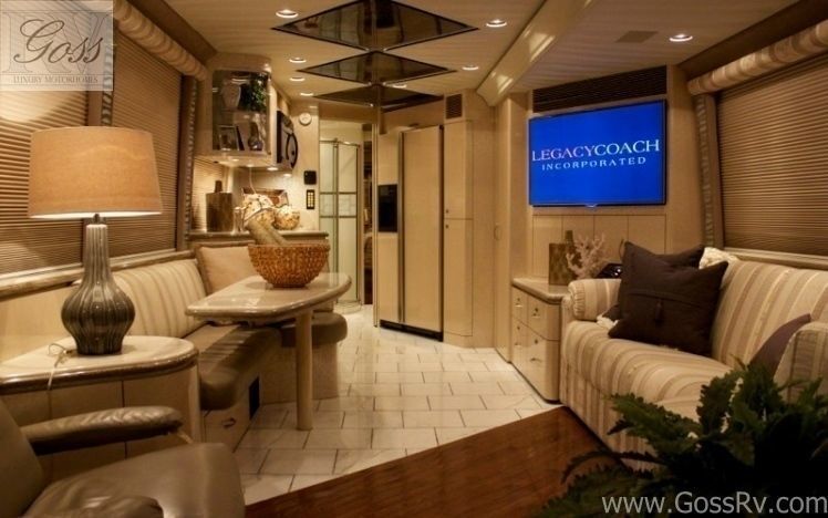 Photo 8 - 2007 Prevost Class A Motorhome rental photo 10