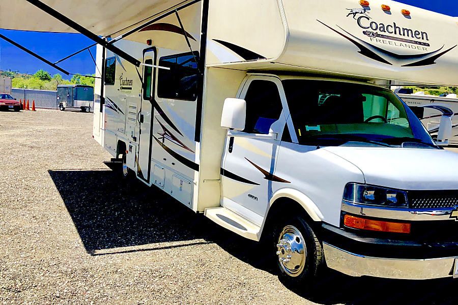 Photo 12 - 2014 Coachmen Class C Motorhome rental photo 21