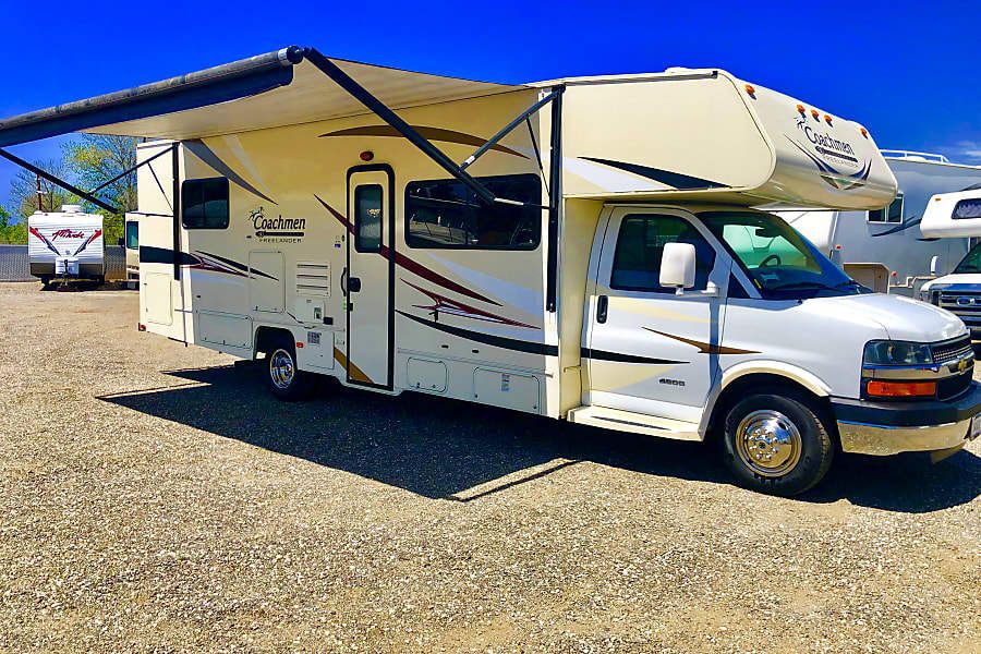 Photo 12 - 2014 Coachmen Class C Motorhome rental photo 22