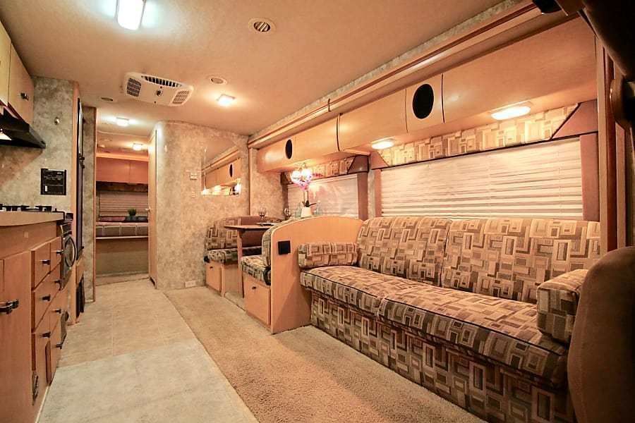 Photo 1 - 2007 Winnebago Class C Motorhome rental photo 3