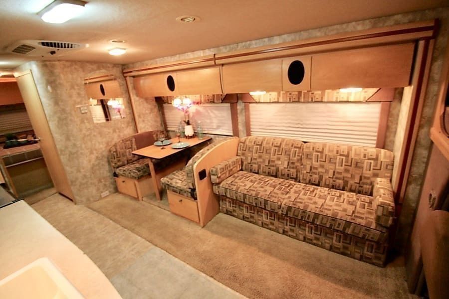 Photo 7 - 2007 Winnebago Class C Motorhome rental photo 9