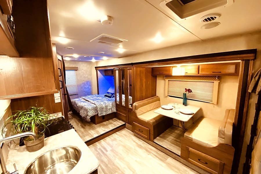 Photo 15 - 2019 Gulf Stream Class C Motorhome rental photo 17