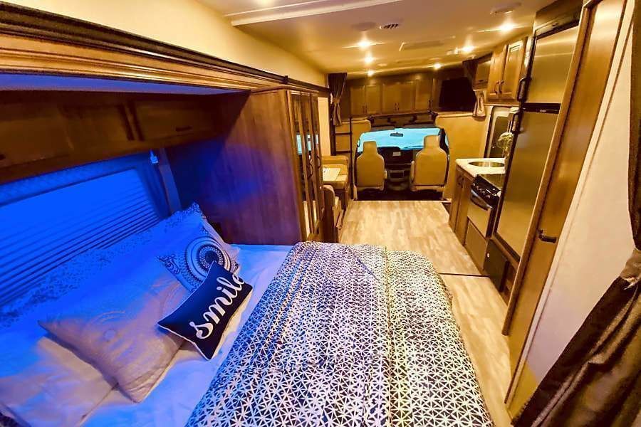 Photo 19 - 2019 Gulf Stream Class C Motorhome rental photo 21