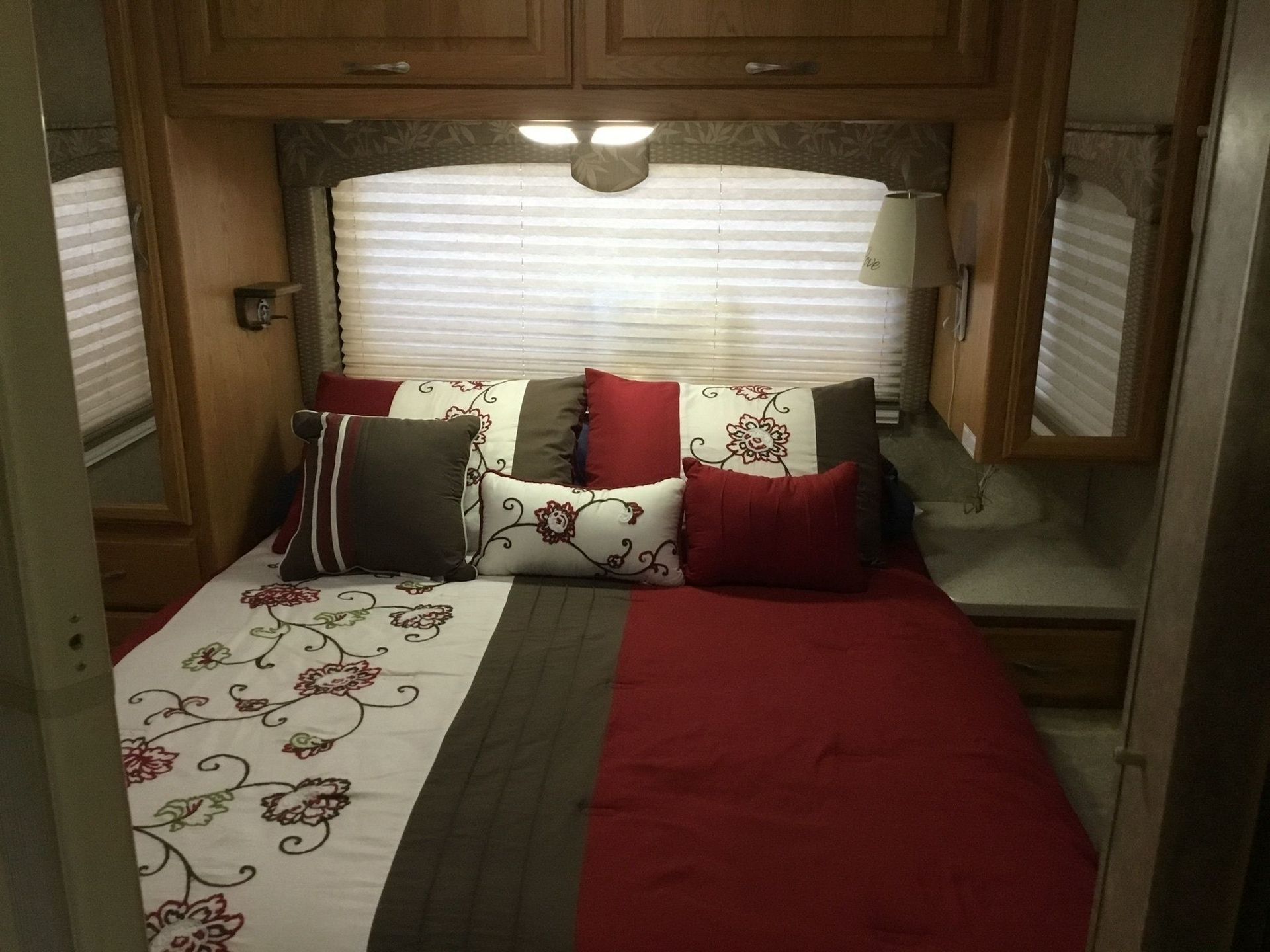Photo 5 - 2007 Four Winds Class C Motorhome rental photo 7