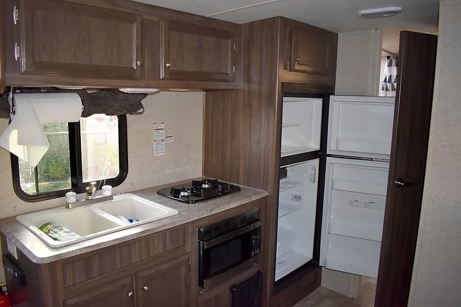 Photo 10 - 2018 Apex Travel Trailer rental photo 12