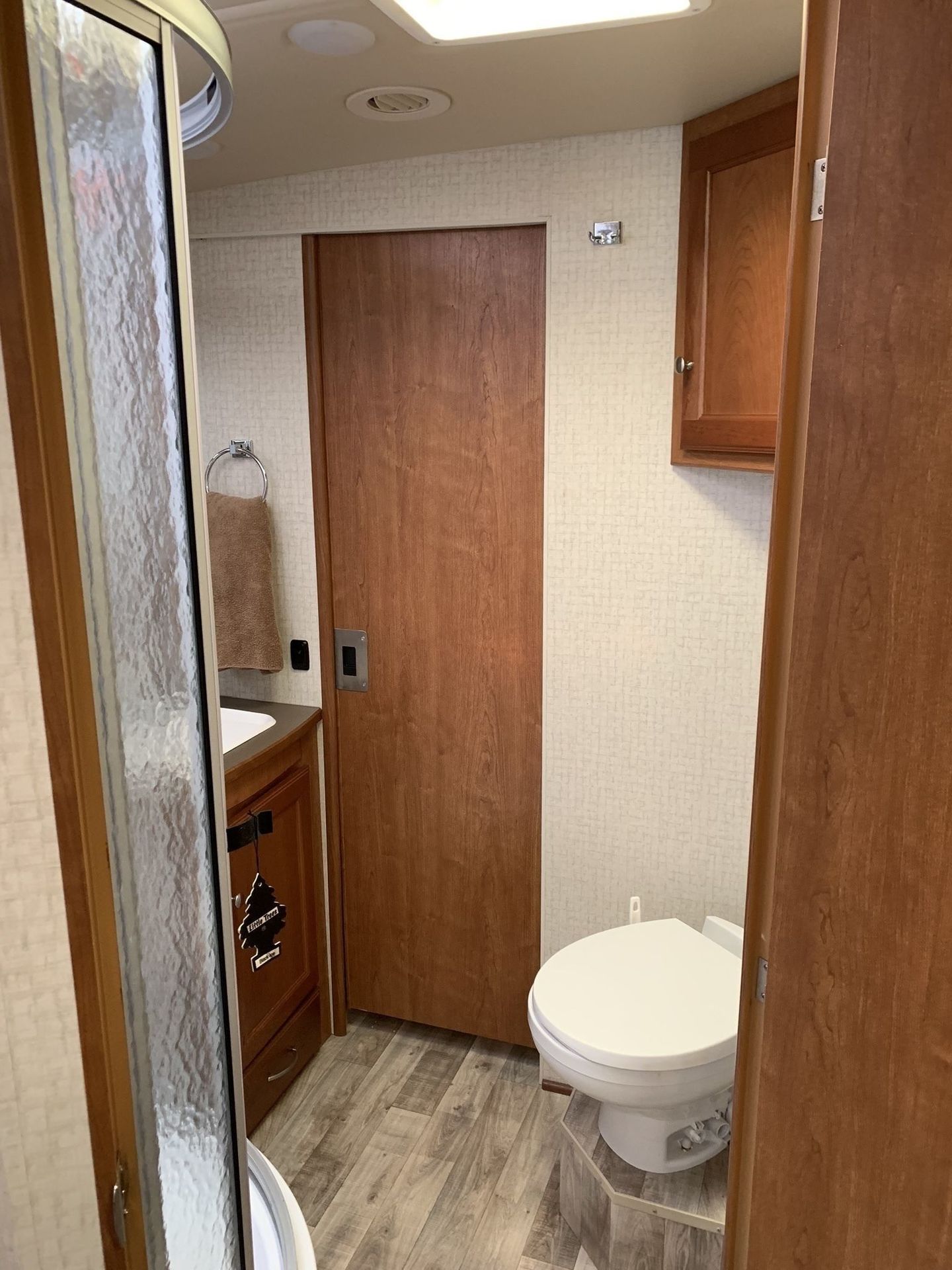 Photo 6 - 2017 Winnebago Class A Motorhome rental photo 8