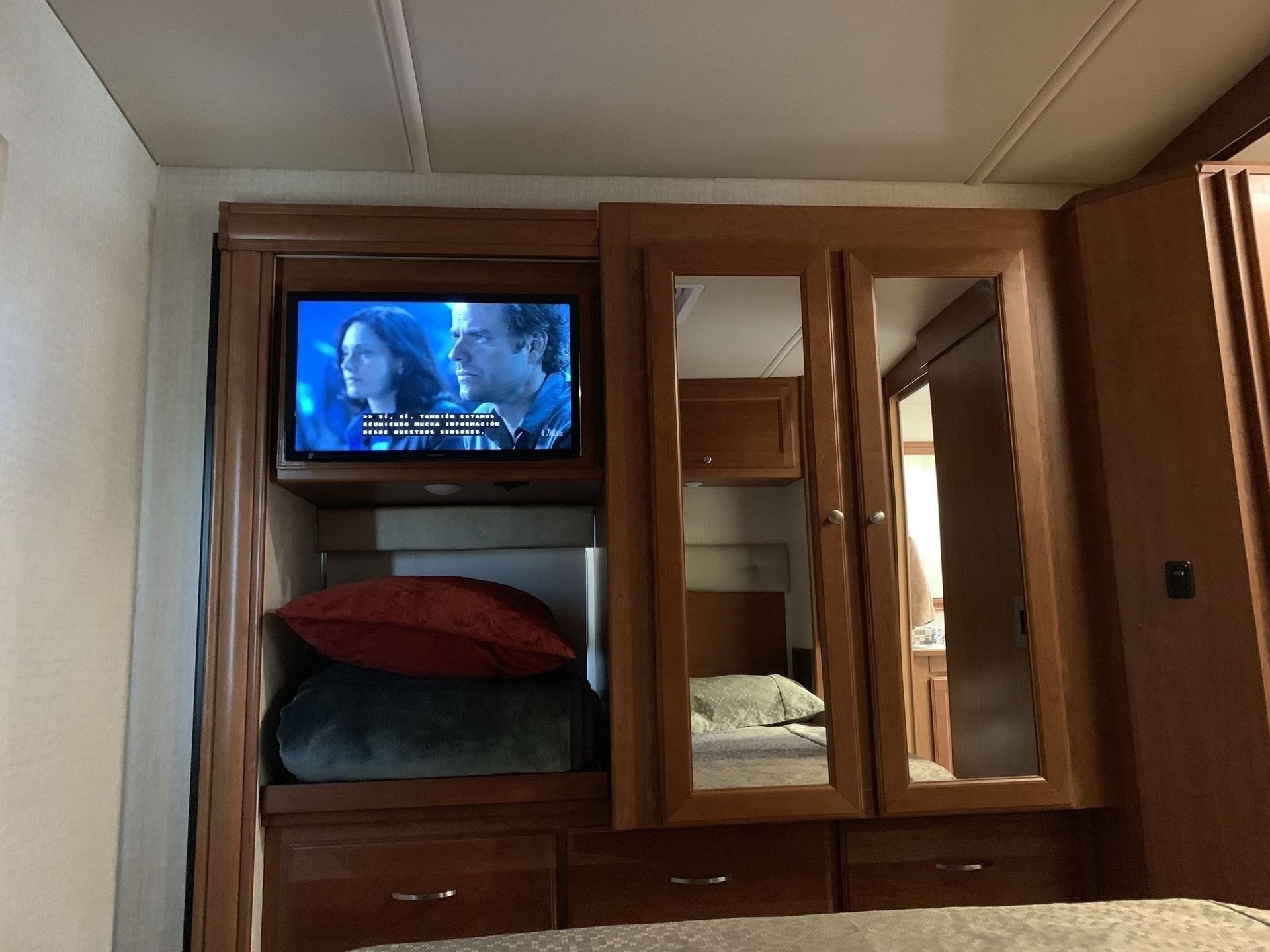 Photo 7 - 2017 Winnebago Class A Motorhome rental photo 9
