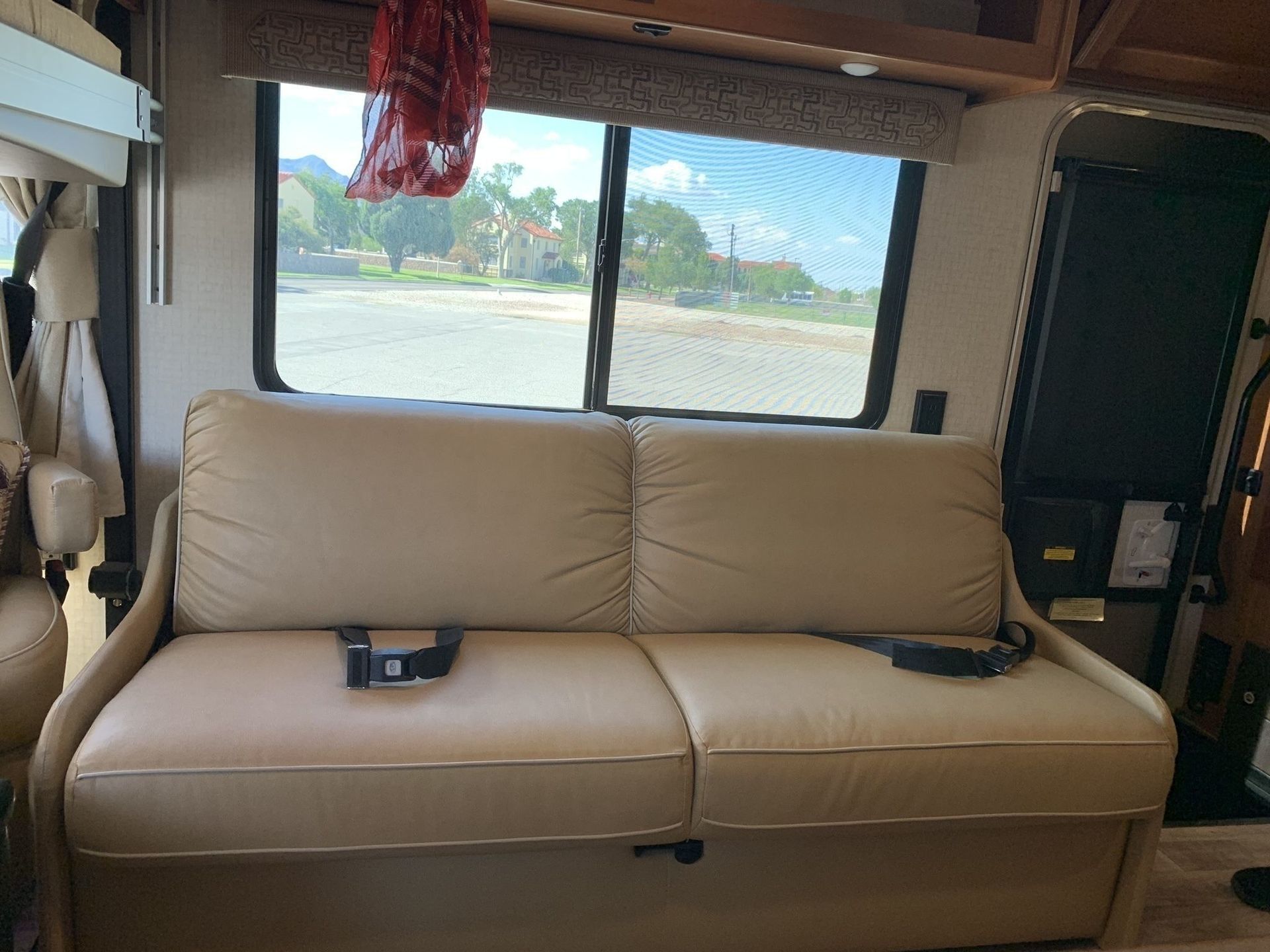 Photo 9 - 2017 Winnebago Class A Motorhome rental photo 11