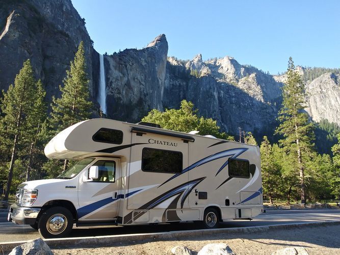 Photo 0 - 2019 Thor Motor Coach Class C Motorhome rental photo 2