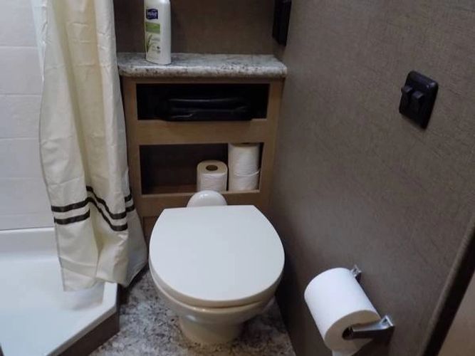 Photo 6 - 2019 Thor Motor Coach Class C Motorhome rental photo 8