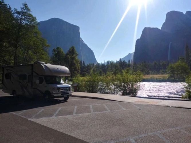 Photo 14 - 2019 Thor Motor Coach Class C Motorhome rental photo 16