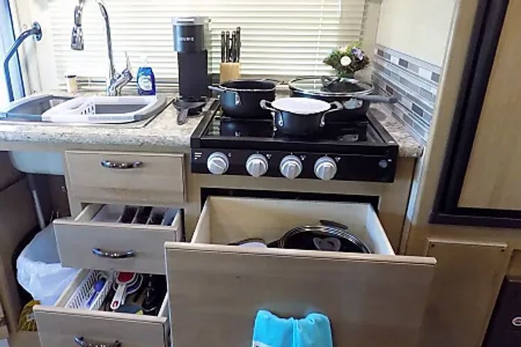 Photo 25 - 2019 Thor Motor Coach Class C Motorhome rental photo 27