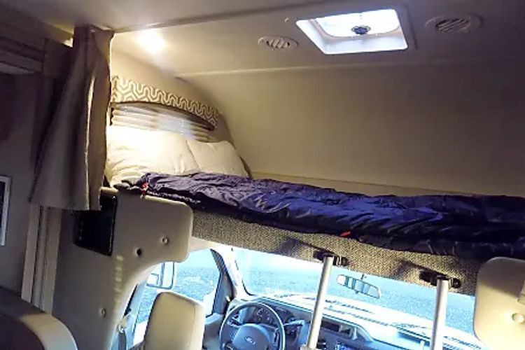 Photo 27 - 2019 Thor Motor Coach Class C Motorhome rental photo 29