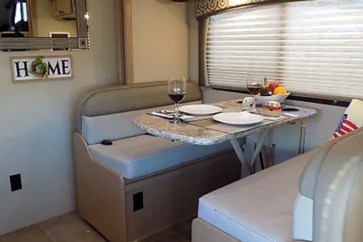 Photo 29 - 2019 Thor Motor Coach Class C Motorhome rental photo 31