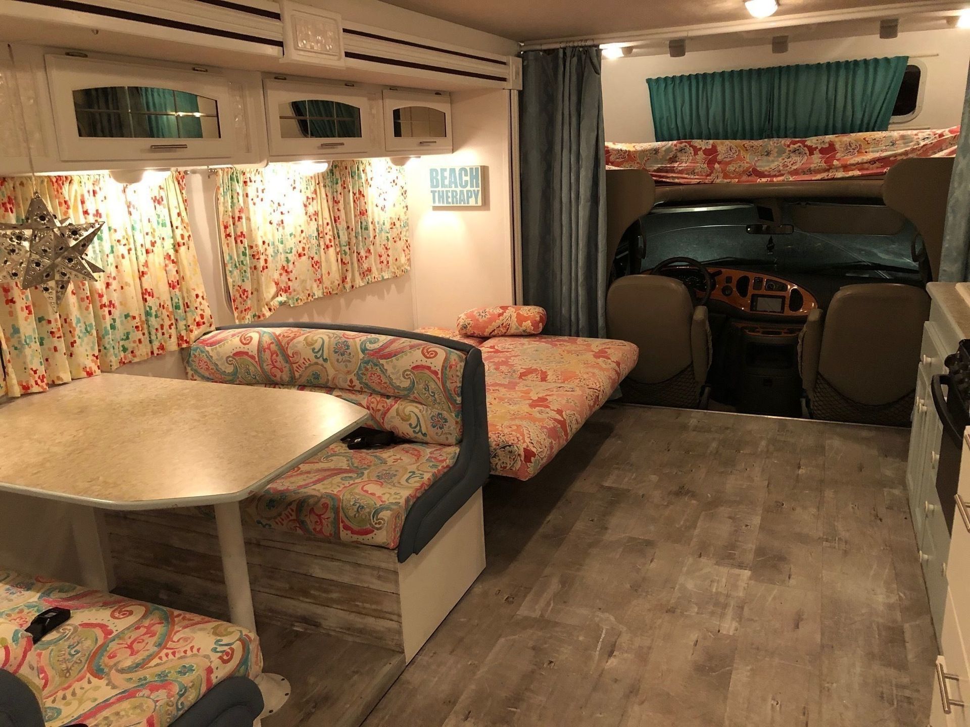Photo 3 - 2005 Jayco Class C Motorhome rental photo 5