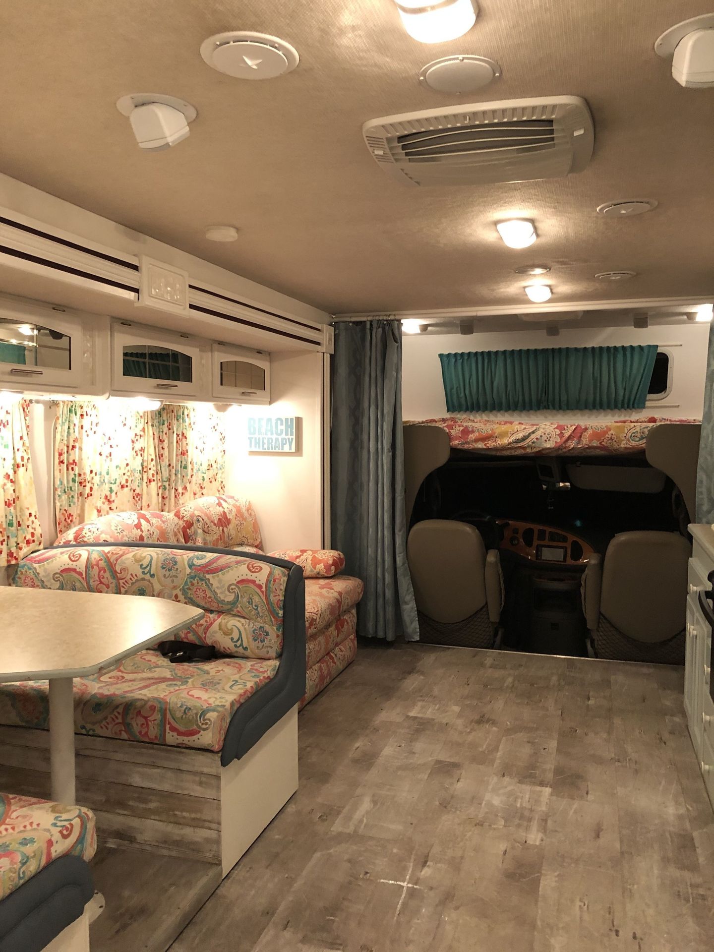Photo 8 - 2005 Jayco Class C Motorhome rental photo 10