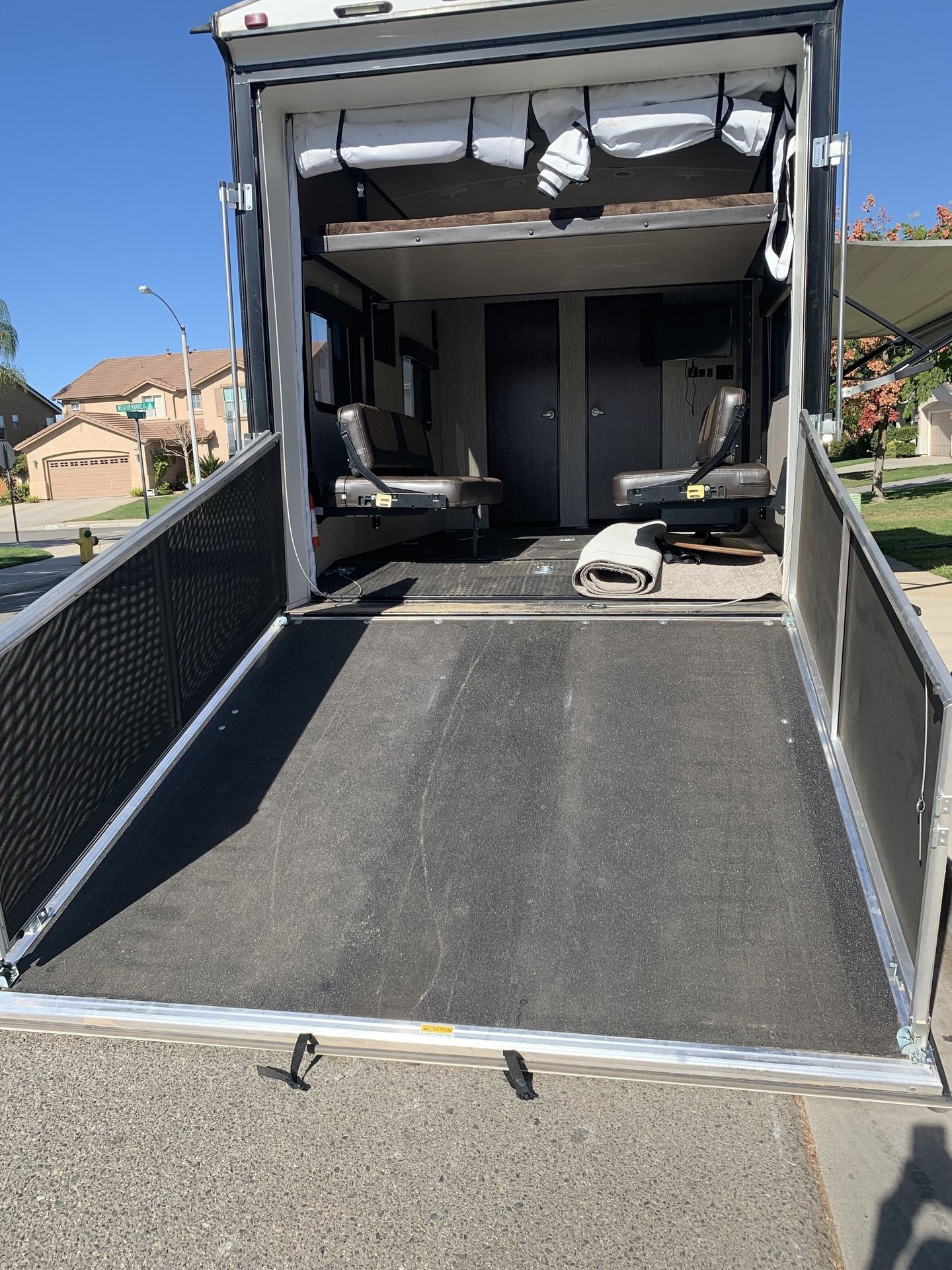 Photo 17 - 2019 Heartland Toy Hauler rental photo 19