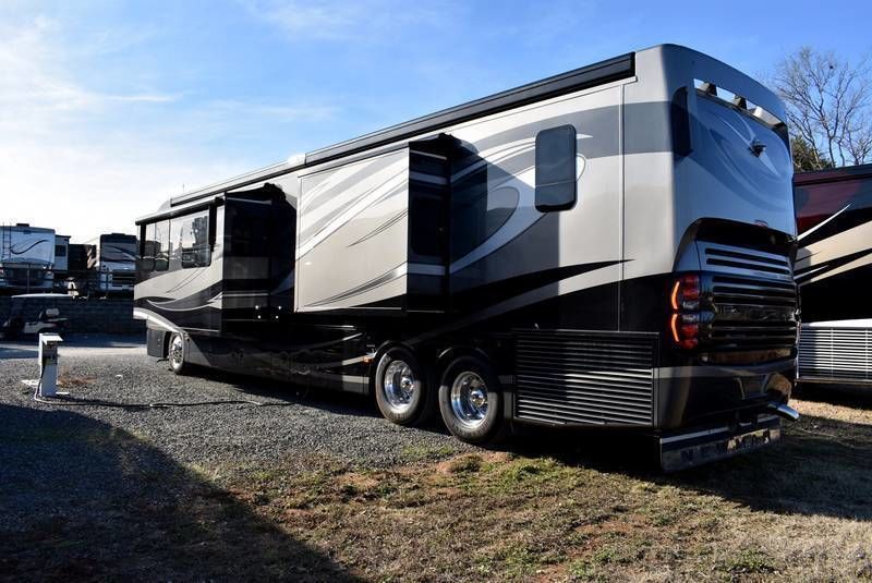 Photo 3 - 2008 Newmar Class A Motorhome rental photo 5